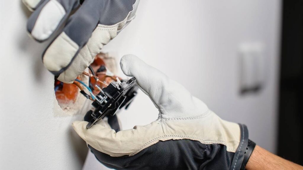 Warum Störungen wiederkehren: typische Ursachen von Feuchtigkeit bis lose Klemmen