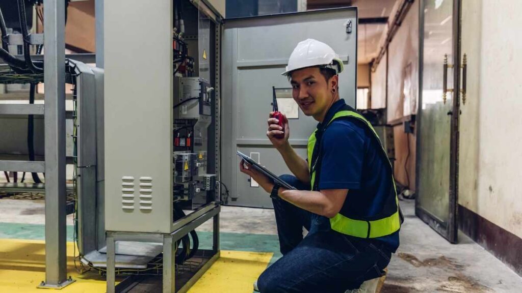 Welche Risiken entstehen, wenn elektrische Störungen ignoriert werden?