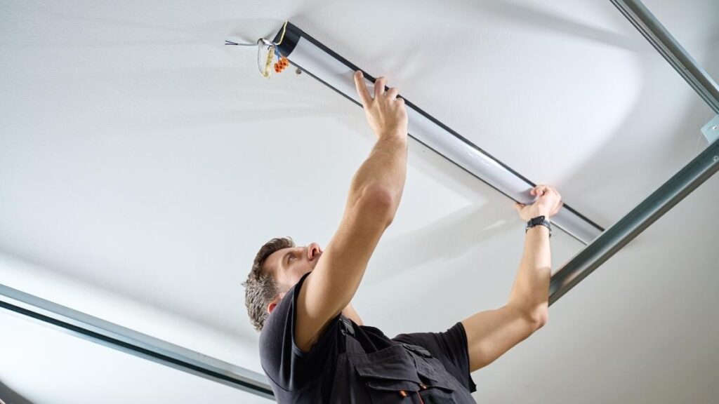 Welche Sicherheitsprüfungen nach der Arbeit sinnvoll sind (FI/RCD, Schutzleiter, Messprotokoll)