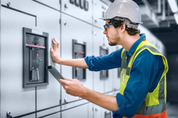 Moderner Überspannungsschutz für Unterverteilungen zur sicheren Absicherung elektrischer Systeme.